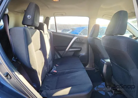 2017 Toyota Rav4 Le z USA, uszkodzony, nr VIN JTMBFREVXHJ709718